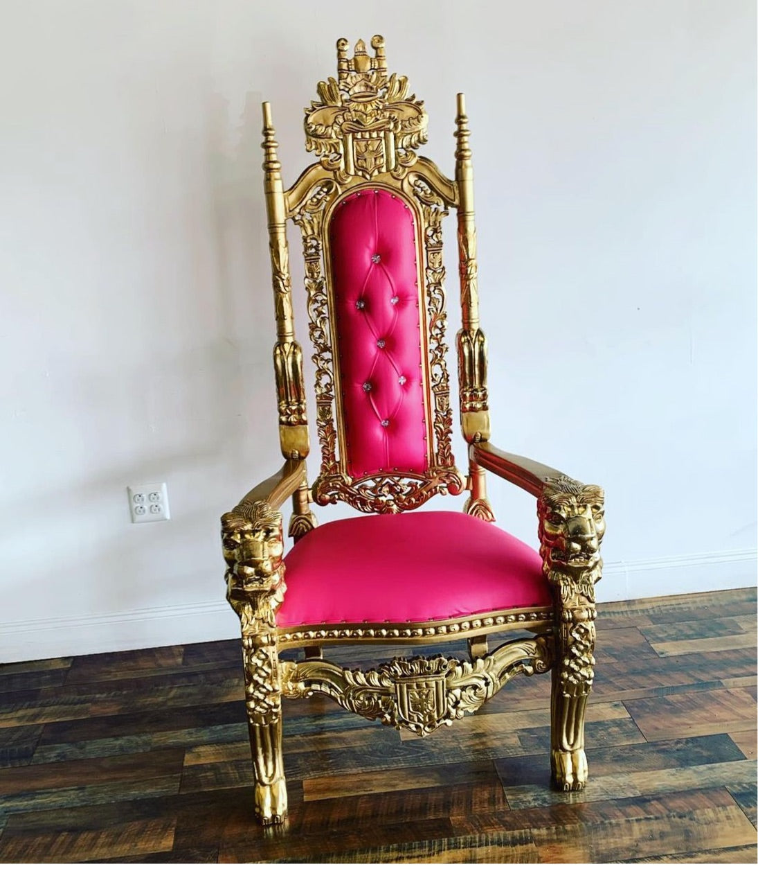 Pink and gold store throne chair